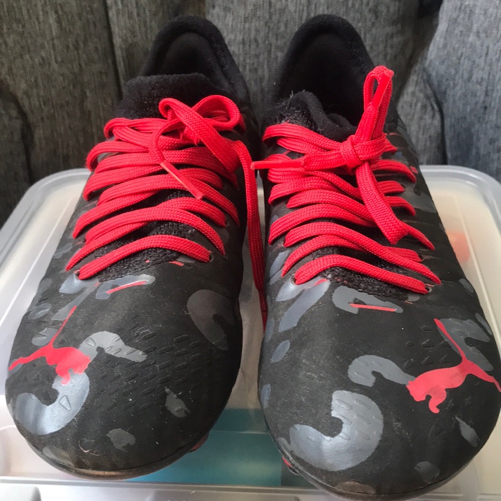 Puma Youth Soccer Cleats Size 4.5